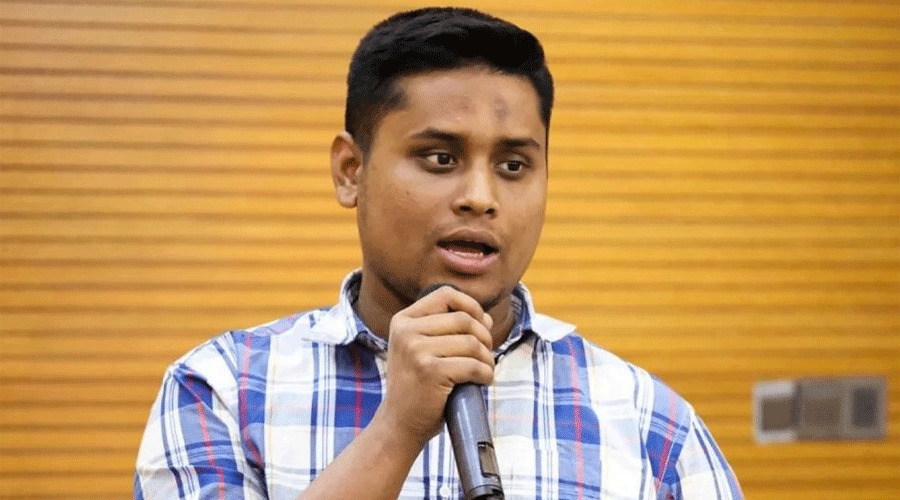 ভোটকেন্দ্রে মোবাইল ফোন নিষিদ্ধ, হাসনাত আবদুল্লাহর প্রতিক্রিয়া