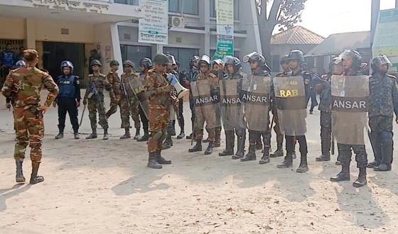 নীলফামারীতে নির্বাচন উপলক্ষে র‌্যাবসহ সেনাবাহিনীর যৌথ মহড়া