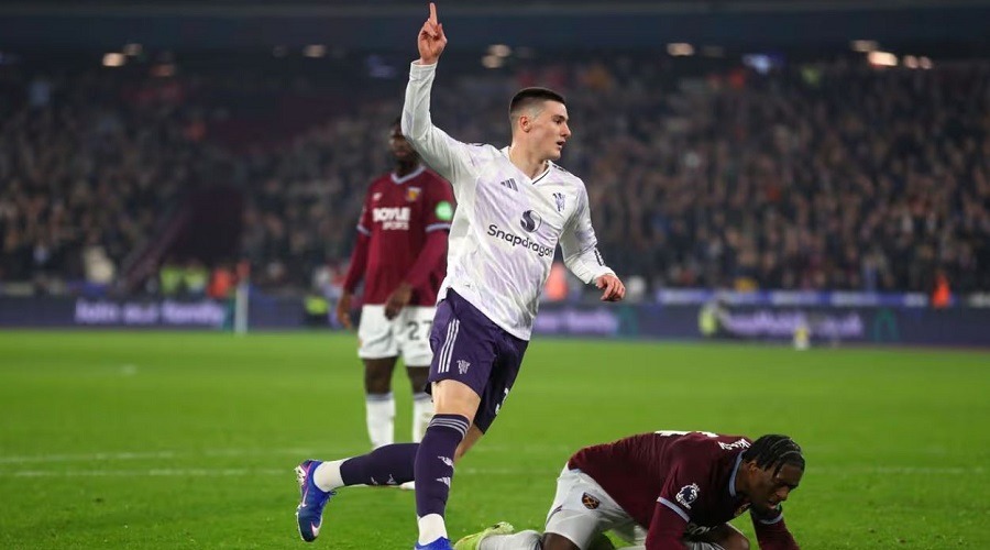 সেস্কোর গোলে হার এড়ালো ম্যানইউ