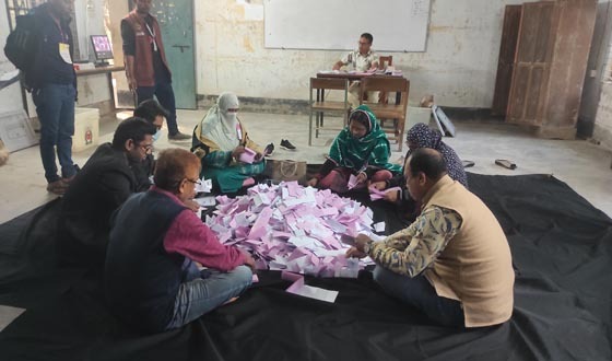 সাতক্ষীরায় উৎসবমুখর পরিবেশে নির্বাচন সম্পন্ন