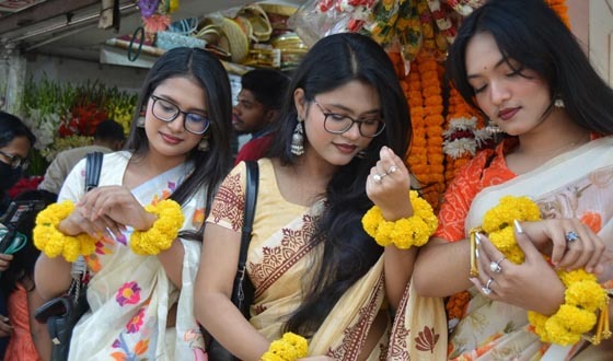 ভালোবাসা নেমে এসেছে বরিশাল জুড়ে