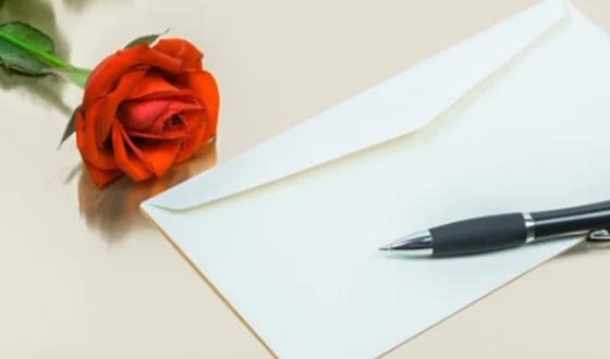 গোলাপের ভেতর লুকানো চিঠি