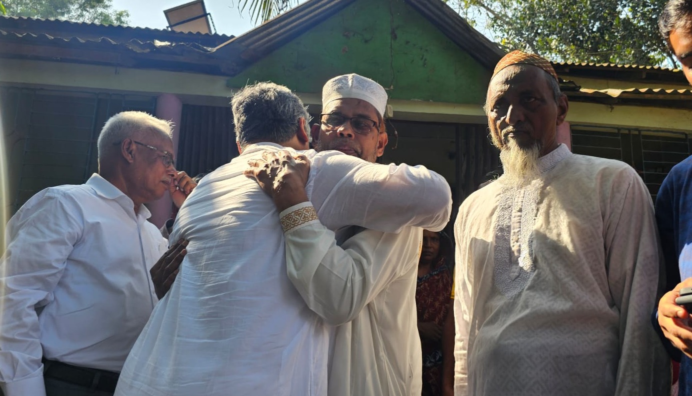 কাপাসিয়ায় জামায়াত নেতার বাড়ি প্রার্থী শাহ রিয়াজুল হান্নানের  সাক্ষাৎ