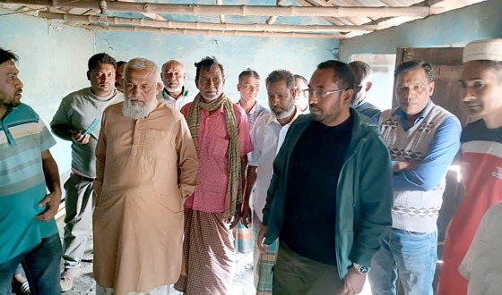 ধানের র্শীষে ভোট দেওয়ায় আওয়ামী লীগ অফিসে অগ্নিসংযোগ