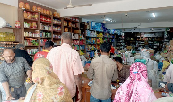 রমজানের আগে জমজমাট মহেশপুর বাজার