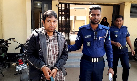 কালীগঞ্জে ওয়ারেন্টভুক্ত বিকাশ প্রতারক গ্রেফতার