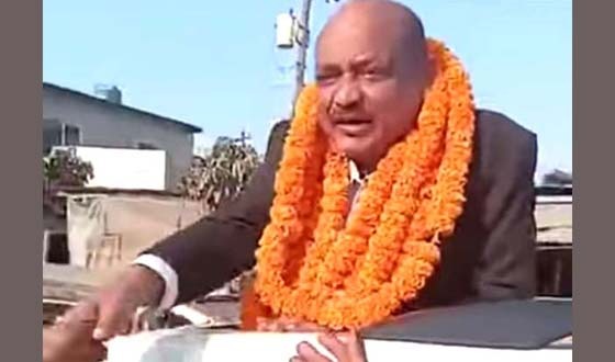 কিশোরগঞ্জ-৫ আসনের সাংসদকে ফুল দিয়ে বরণ