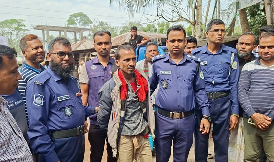 চারশ’ পিচ ইয়াবাসহ বিক্রেতা আটক