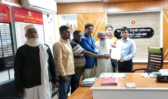 ভাষা শহীদ আনোয়ারকে রাষ্ট্রীয় স্বীকৃতির দাবীতে স্মারকলিপি