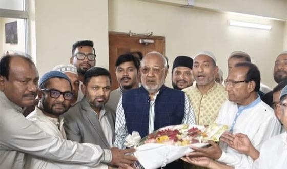 এমপি রেজা আহম্মেদ বাচ্চু মোল্লাকে ফুলেল শুভেচ্ছা