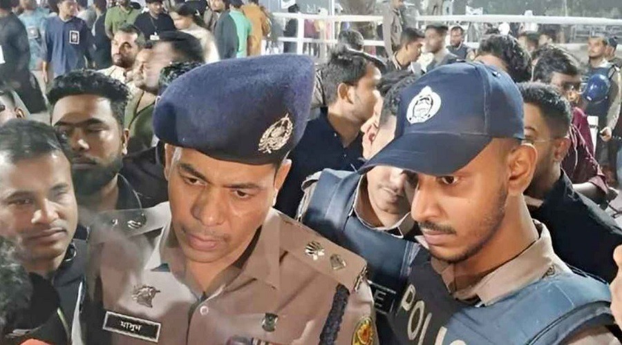 শহীদ মিনারে ১২টি মোবাইল চুরির খবর দিল পুলিশ