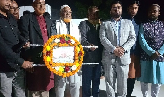 পলাশবাড়ী কেন্দ্রীয় শহীদ মিনারে শ্রদ্ধাঞ্জলি অর্পন