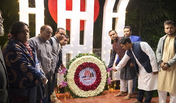 রাজারহাটে শহিদ মিনারে পুষ্পস্তবক অর্পণ