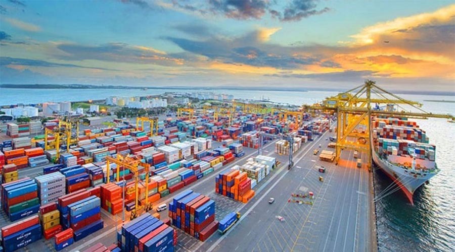 শুল্ক ঝড়ের মাঝে রপ্তানি, সুযোগ না অনিশ্চয়তা?