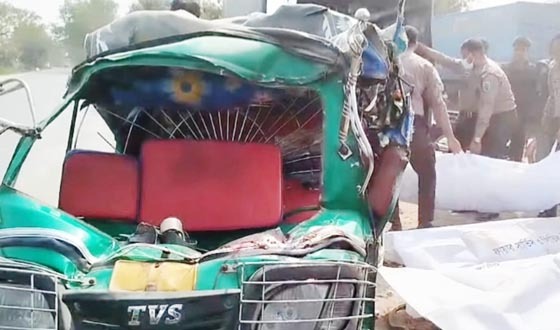 কুষ্টিয়ায় সড়ক দুর্ঘটনায় নিহত ৫