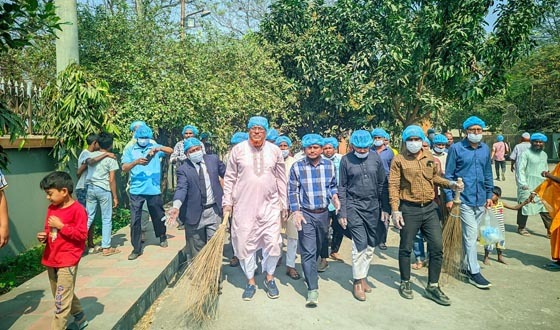 ক্লিন রংপুর সিটি গড়তে পরিষ্কার-পরিচ্ছন্নতা কর্মসূচির উদ্বোধন