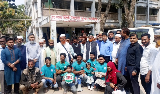 মোরেলগঞ্জে ঝাড়ু হাতে রাস্তা পরিস্কার করলেন এমপি আব্দুল আলিম