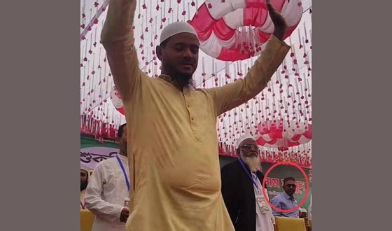 ১১ দলীয় জোটের জনসভার মঞ্চে স্বেচ্ছাসেবক দলের নেতার ছবি ভাইরাল