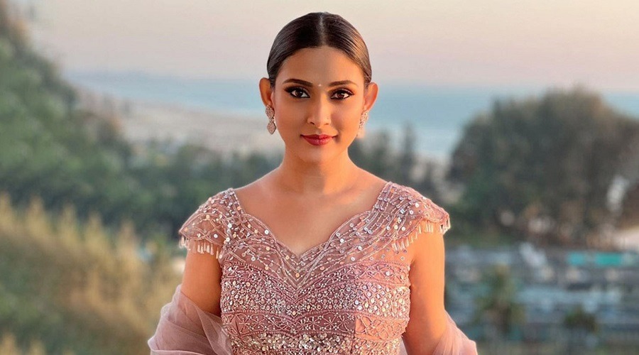 অবৈধ মদ নিয়ে গ্রেফতার হওয়ার পর যা বললেন মেহজাবীন