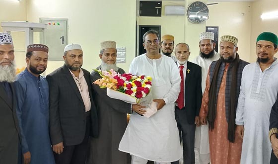 শেখ ফরিদ আহমেদ মানিক এমপিকে ইসলামী ফ্রন্টের ফুলেল শুভেচ্ছা