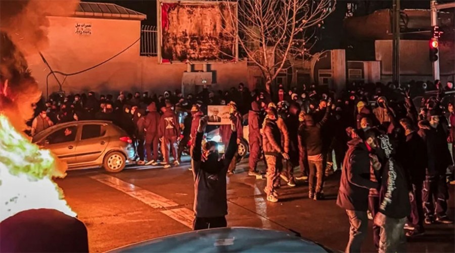 শিক্ষার্থীদের সরকারবিরোধী বিক্ষোভে উত্তাল ইরান