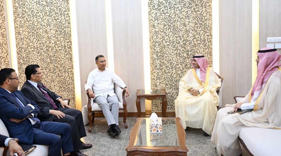 প্রধানমন্ত্রী তারেক রহমানের সঙ্গে সৌদি রাষ্ট্রদূতের সৌজন্য সাক্ষাৎ