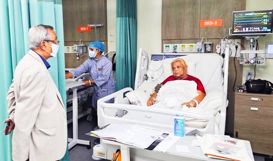 সেলিনা রহমানকে দেখতে গেলেন এডভোকেট জয়নুল আবেদীন