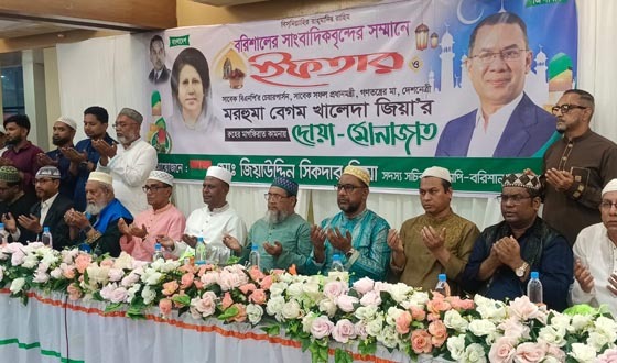 সাংবাদিকদের সম্মানে ইফতার মাহফিল