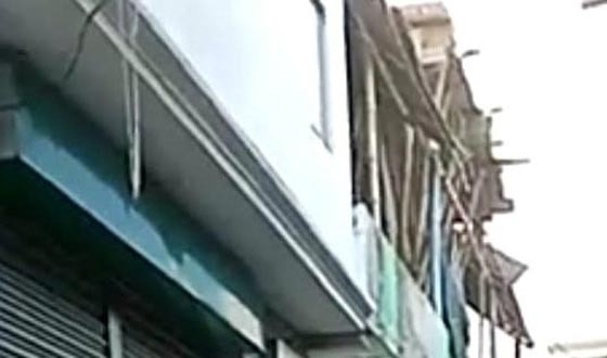 সাতক্ষীরায় সরকারি জমি দখল করে ভবন নির্মাণ