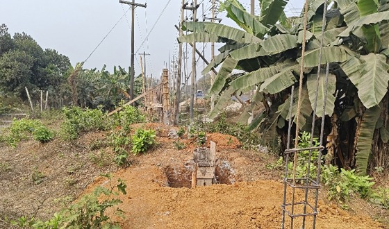 ভালুকায় ফ্যাক্টরীর জমি জবরদখলের চেষ্টা, সীমানা প্রাচীর নির্মান