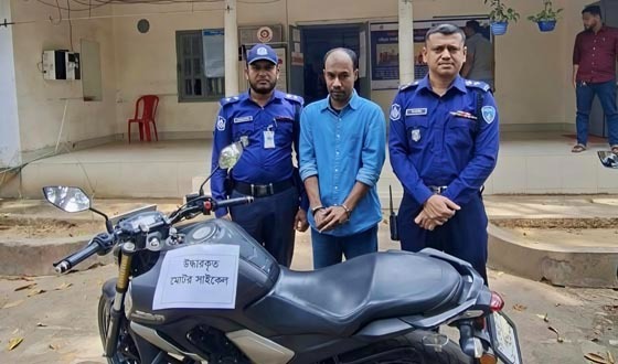 খাগড়াছড়িতে চোরাইকৃত মোটরসাইকেল উদ্ধার, গ্রেফতার ১