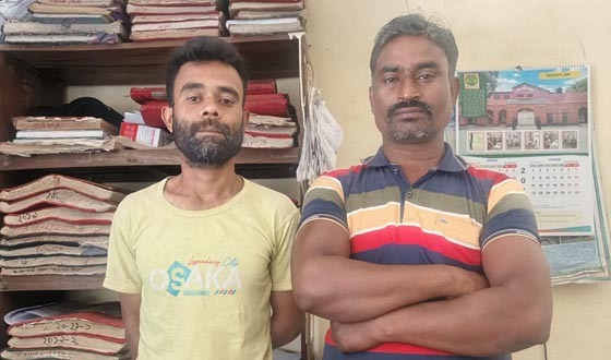 লালমনিরহাটে অটোরিকশা থেকে চাঁদা আদায়ের সময় হাতেনাতে গ্রেপ্তার ২