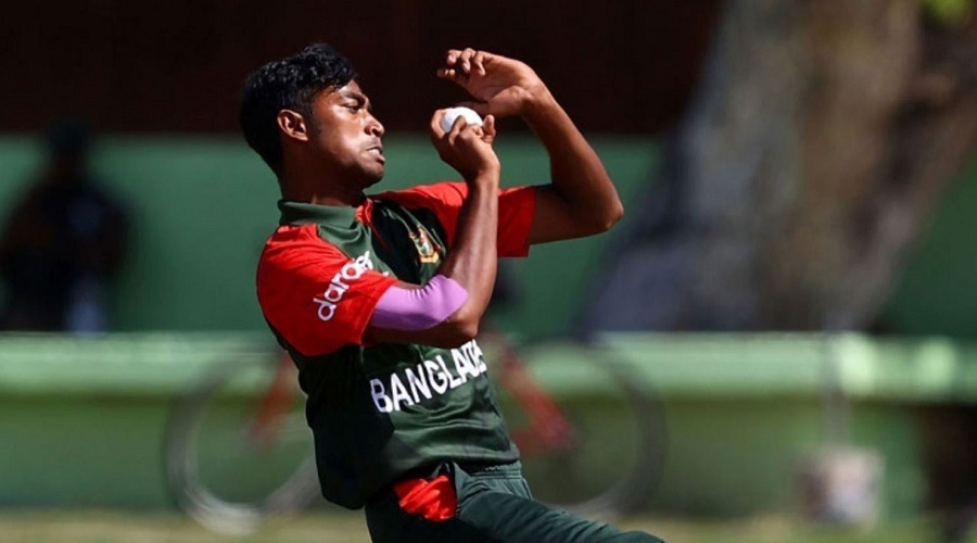 ইয়র্কার নিয়ে কাজ করছেন রিপন মন্ডল