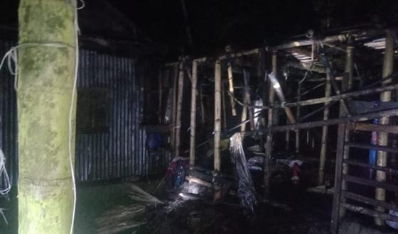 ইন্দুরকানীতে সংখ্যালঘুর বাড়িতে আগুন, লুটপাট ও কুপিয়ে জখম