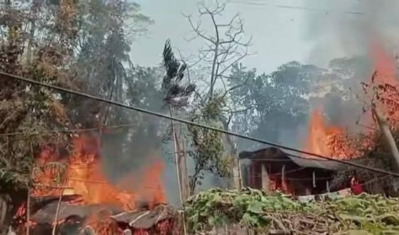 বরিশালে ভয়াবহ অগ্নিকান্ডে ৮টি বসতঘর ভস্মিভূত
