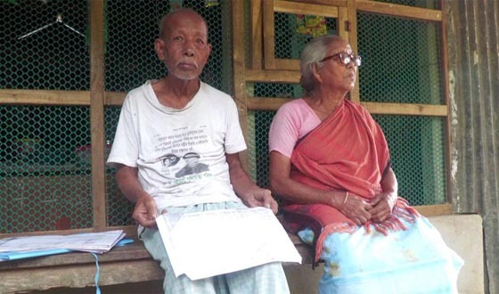 পৈতৃক জমি ফিরে পেতে বৃদ্ধ গারো দম্পতির ৩২ বছরের লড়াই