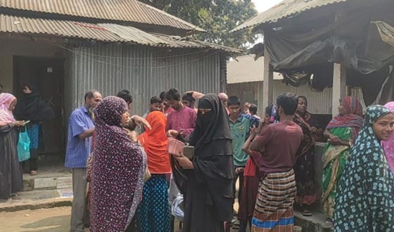 মুক্তাগাছায় ঋণ দেওয়ার দিন জমা টাকা নিয়ে লাপাত্তা এনজিও