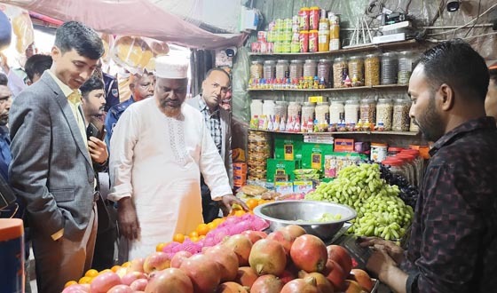 বাজার মনিটরিংয়ে নামলেন এমপি আজাদ