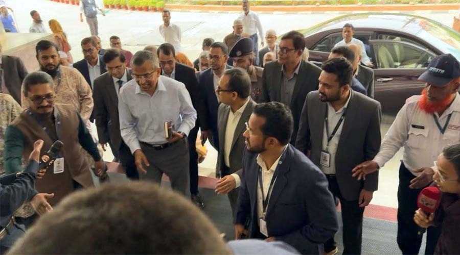 বাংলাদেশ ব্যাংকে যোগ দিলেন নতুন গভর্নর মোস্তাকুর রহমান