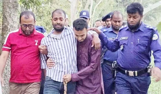 ঝালকাঠিতে প্যারোলে মুক্তি পেয়ে বাবার দাফনে অংশ নিলেন ছাত্রলীগ নেতা