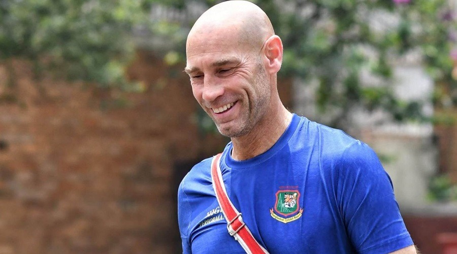 ডেভিড হেম্পের সাথে চুক্তি বাড়াচ্ছে বিসিবি