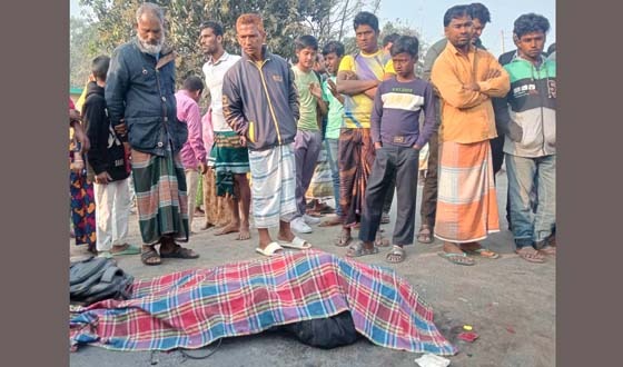 চিরিরবন্দরে বাস চাপায় আরএফএল কোম্পানীর কর্মকর্তা নিহত