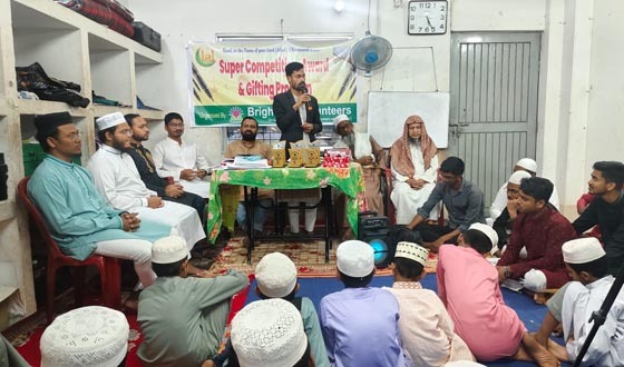 রাজশাহীতে মাদরাসার ছাত্রদের কুরআন উপহার