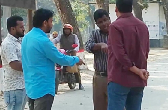 তানোরে একতরফা প্রতিবেদন নিতে মব সৃষ্টি, বন্ধ তদন্ত কার্যক্রম