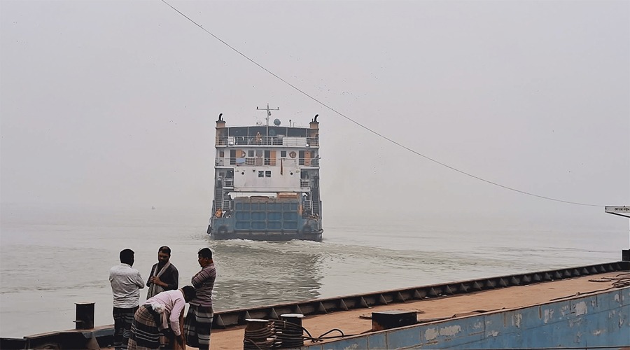 ৮ ঘণ্টা পর দৌলতদিয়া-পাটুরিয়া নৌরুটে ফেরি চলাচল স্বাভাবিক