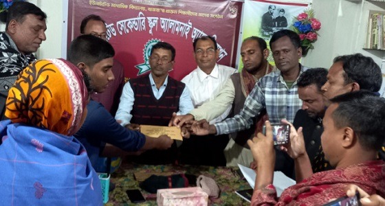 খাজরায় অসচ্ছল ও মেধাবী শিক্ষার্থীদের অর্থ সহায়তা প্রদান