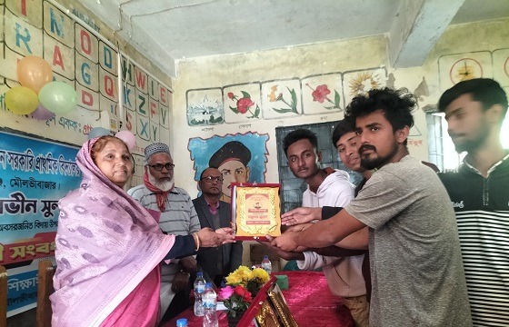 কমলগঞ্জ বিদ্যালয়ের প্রধান শিক্ষকের বিদায় সংবর্ধনা