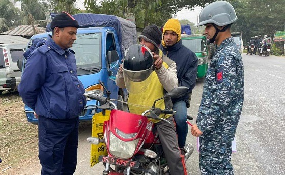 আমতলীতে চেকপোস্ট অভিযান ৩ হাজার টাকা জরিমানা