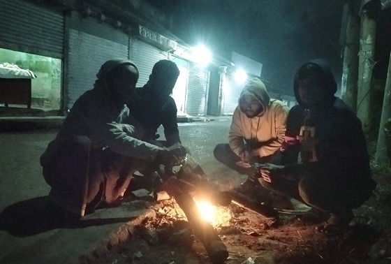 কিশোরগঞ্জে শীতে র্জজরিত কৃষক-শ্রমজীবি মানুষ