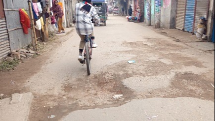 সৈয়দপুরে সড়কগুলো ভেঙ্গে চুরমার